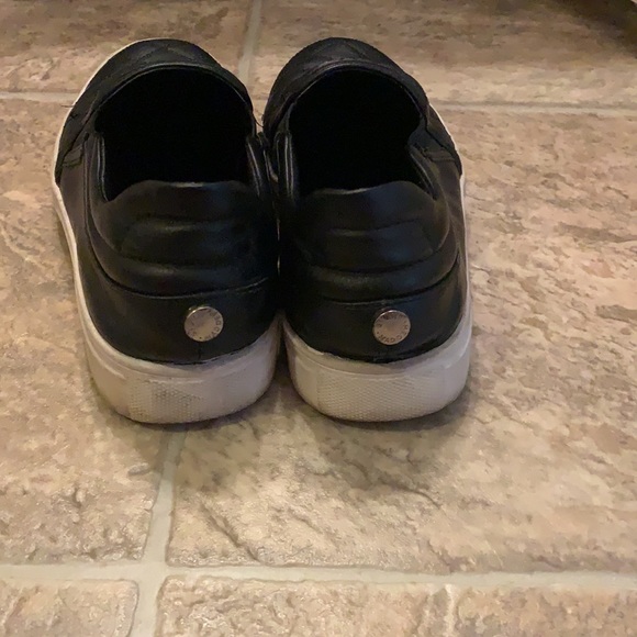 Women’s Steve Madden black flats - Picture 3 of 3